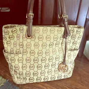 Michael Kors tote bag w/ wallet